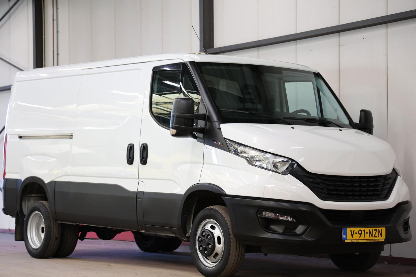 Iveco Daily 35C18HV 3.0 180PK L2H1 DUBBEL LUCHT