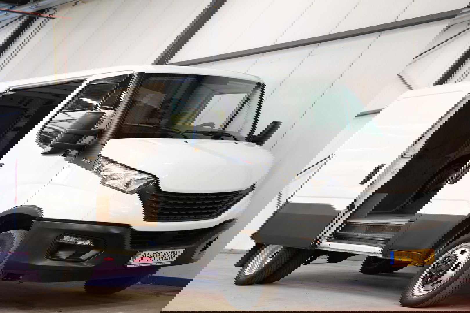 Iveco Daily 35C18HV 3.0 180PK L2H1 DUBBEL LUCHT