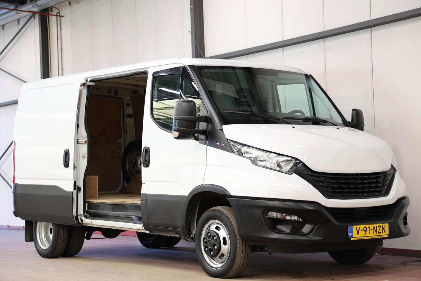 Iveco Daily 35C18HV 3.0 180PK L2H1 DUBBEL LUCHT