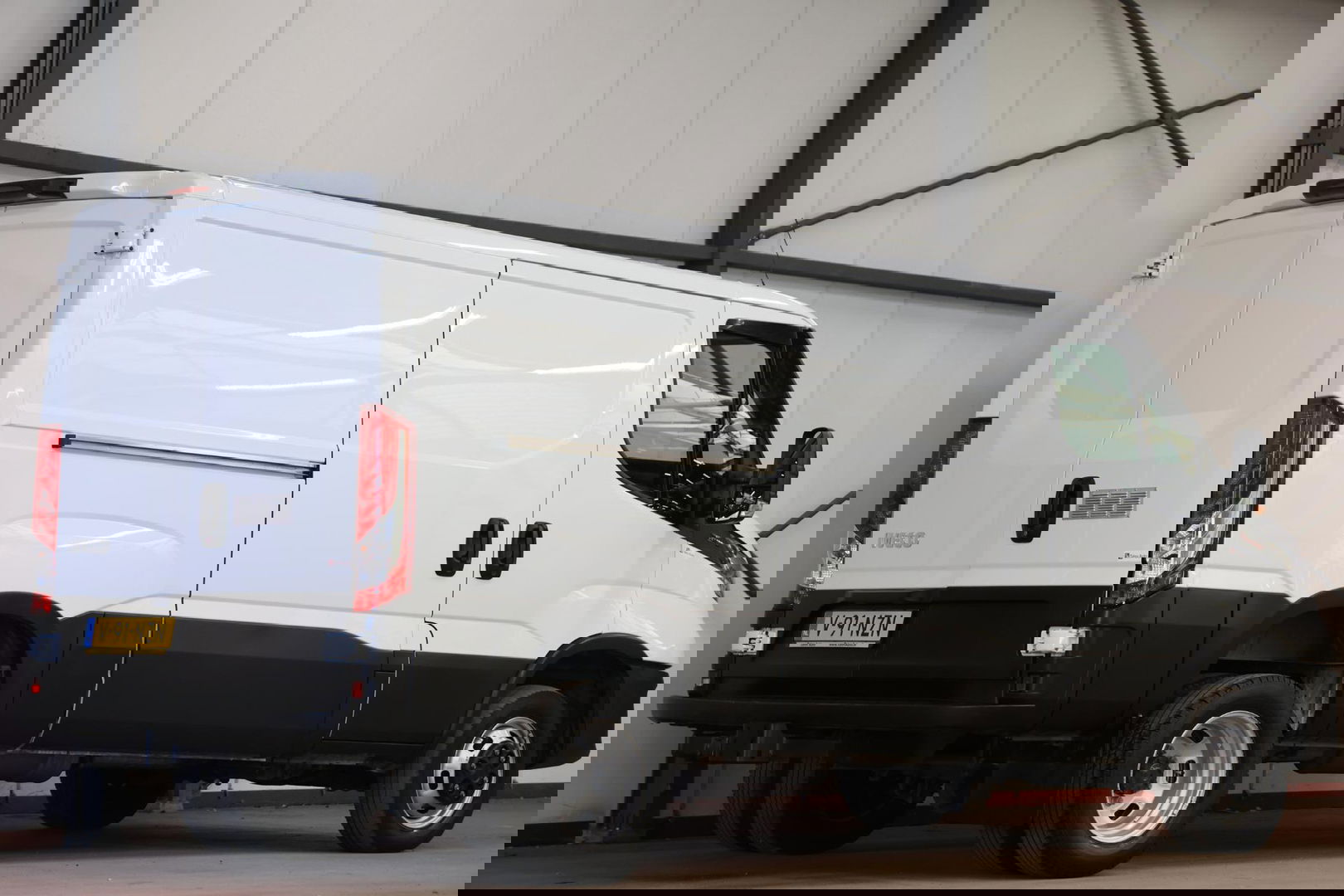 Iveco Daily 35C18HV 3.0 180PK L2H1 DUBBEL LUCHT