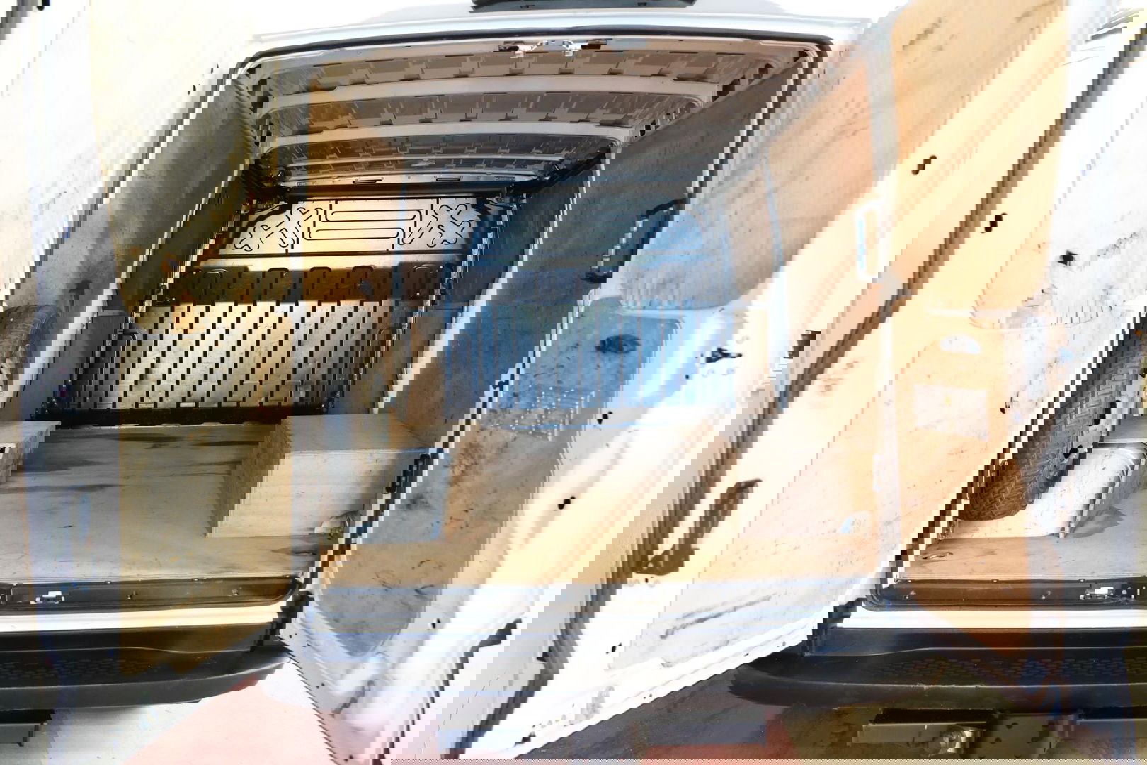 Iveco Daily 35C18HV 3.0 180PK L2H1 DUBBEL LUCHT