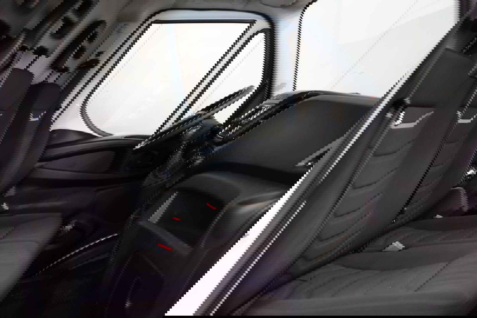 Iveco Daily 35C18HV 3.0 180PK L2H1 DUBBEL LUCHT