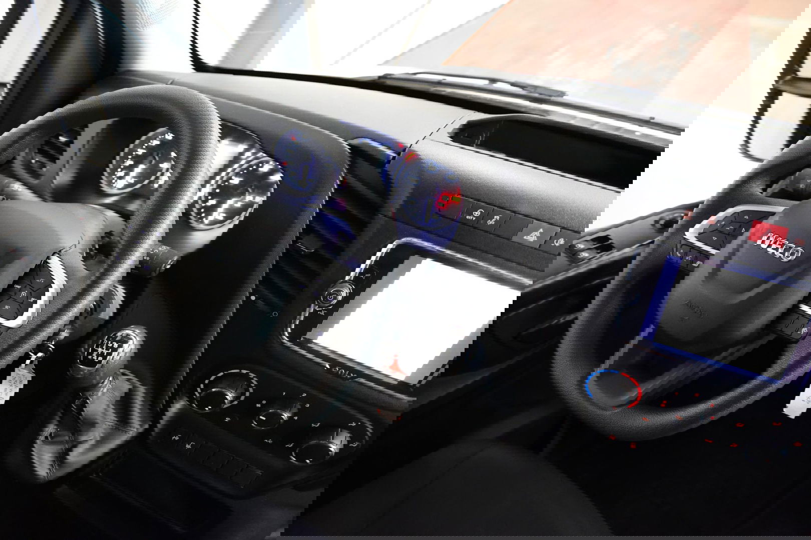 Iveco Daily 35C18HV 3.0 180PK L2H1 DUBBEL LUCHT