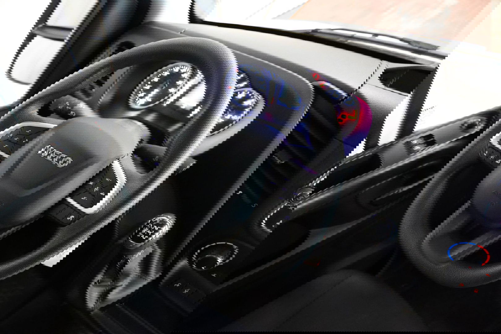 Iveco Daily 35C18HV 3.0 180PK L2H1 DUBBEL LUCHT