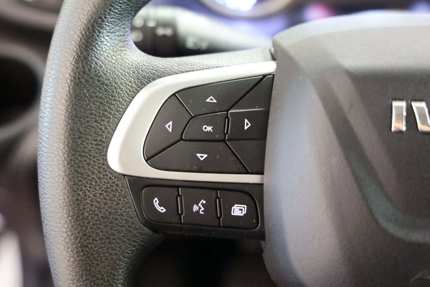 Iveco Daily 35C18HV 3.0 180PK L2H1 DUBBEL LUCHT