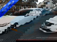 Volvo V40 - 2.0 T4 Business Sport R-DESIGN / CRUISE / VOORSTOELEN VERWARMD / BLUETOOTH