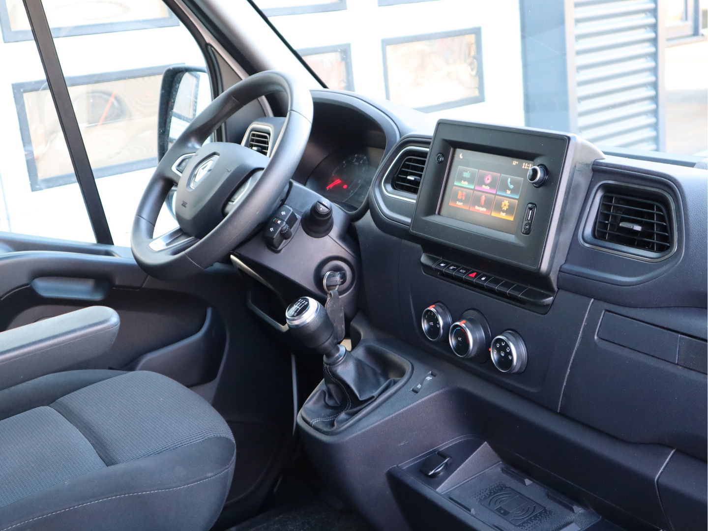 Renault Master 2.3 dCi 150pk Euro 6 L2H2 - Glasresteel v.d. Born - Resteel - Traplader - Trekhaak