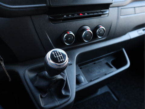 Renault Master 2.3 dCi 150pk Euro 6 L2H2 - Glasresteel v.d. Born - Resteel - Traplader - Trekhaak