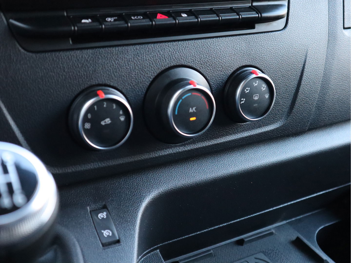 Renault Master 2.3 dCi 150pk Euro 6 L2H2 - Glasresteel v.d. Born - Resteel - Traplader - Trekhaak