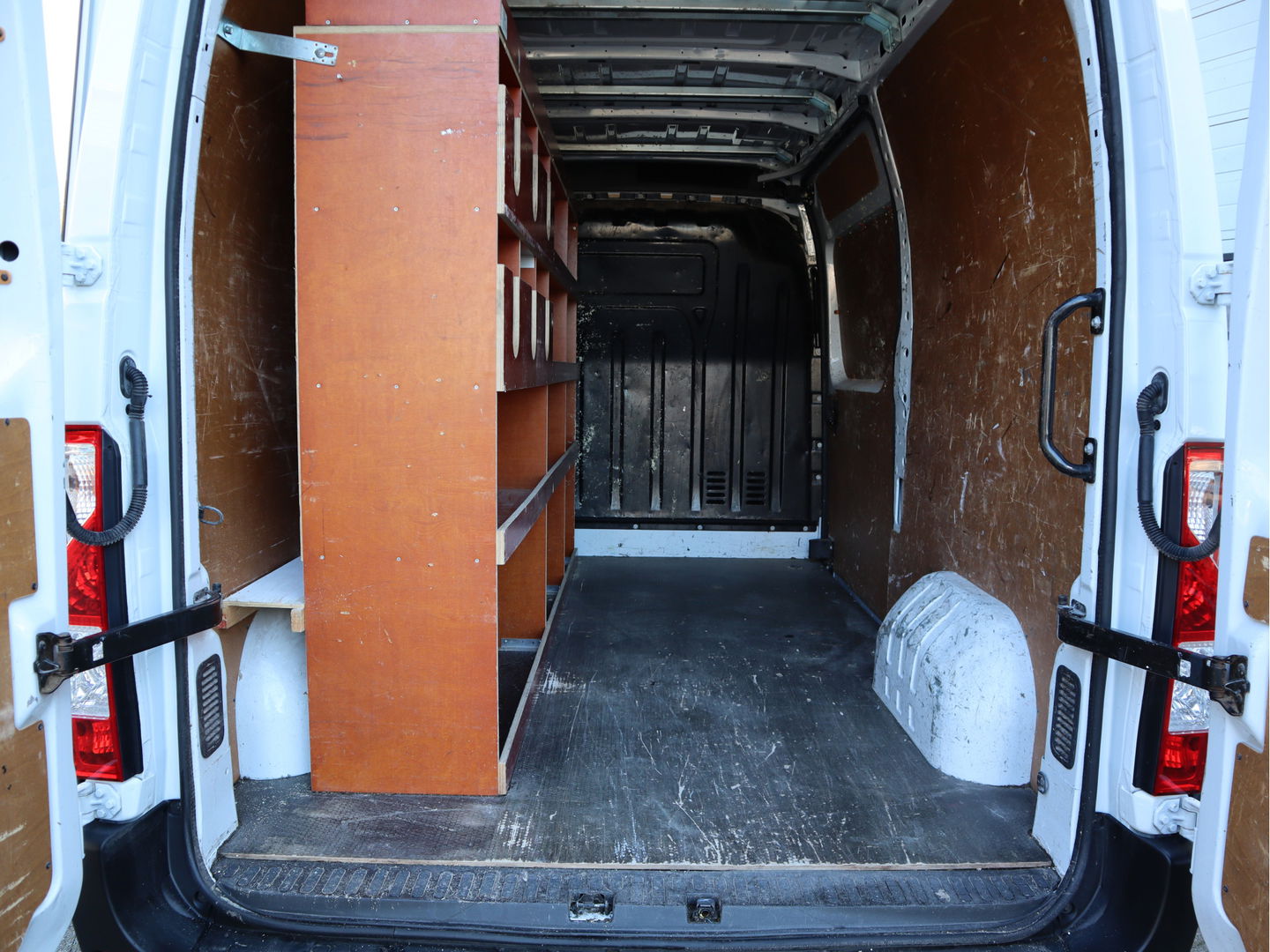 Renault Master 2.3 dCi 150pk Euro 6 L2H2 - Glasresteel v.d. Born - Resteel - Traplader - Trekhaak