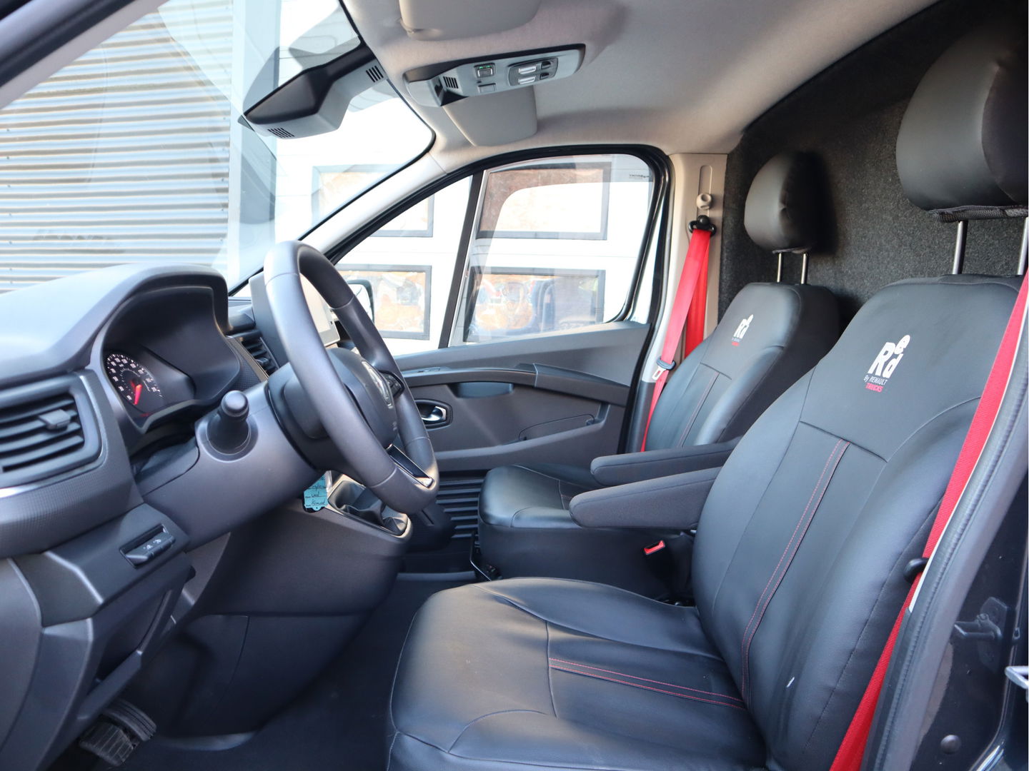 Renault Trafic 2.0 dCi 150pk Euro 6 Lang L2 - Trekhaak 2,5t KG - Apple