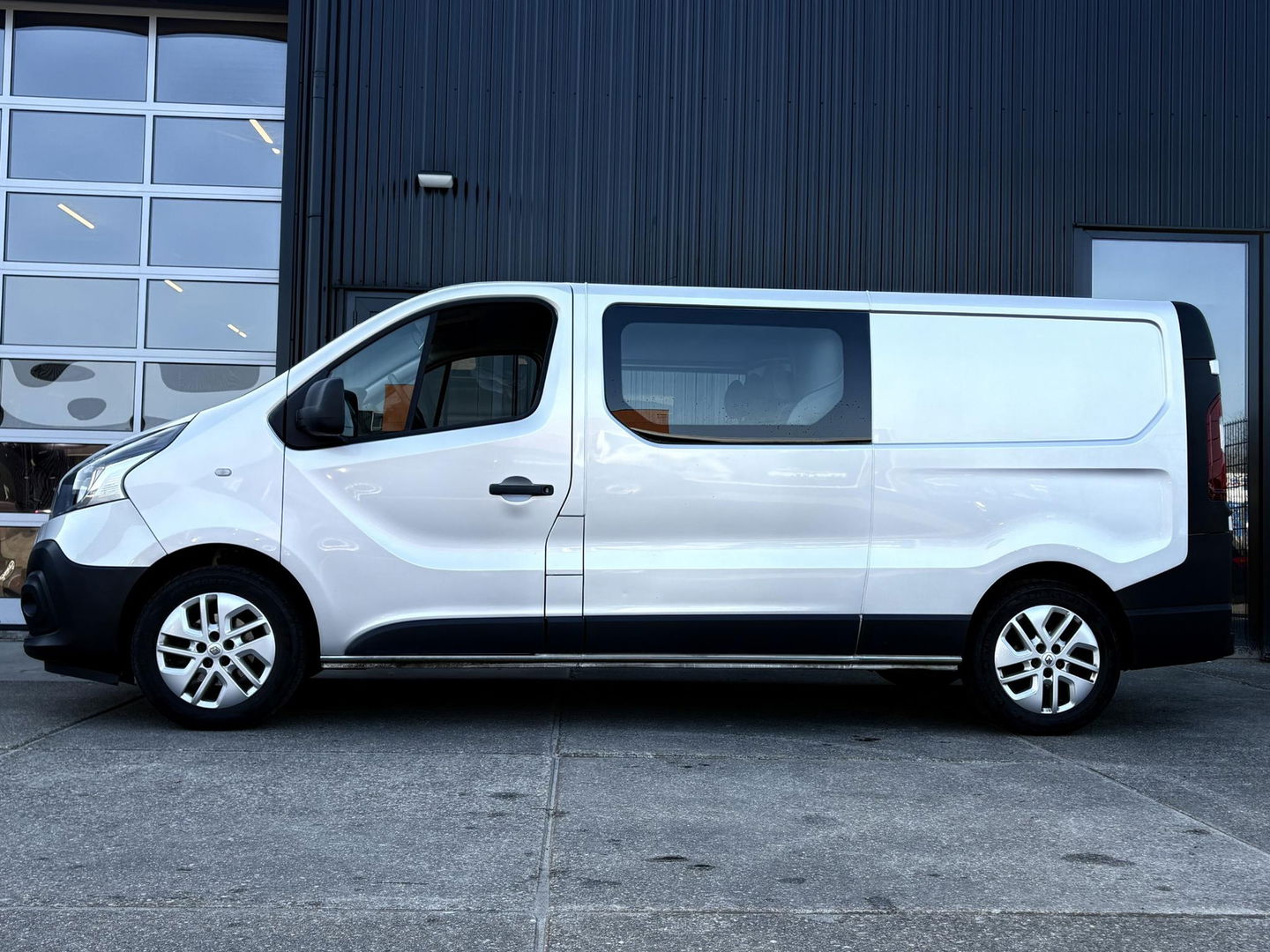Renault Trafic 1.6 dCi T29 L2H1 DC Comfort | Marge | 6-persoons | Velgen |