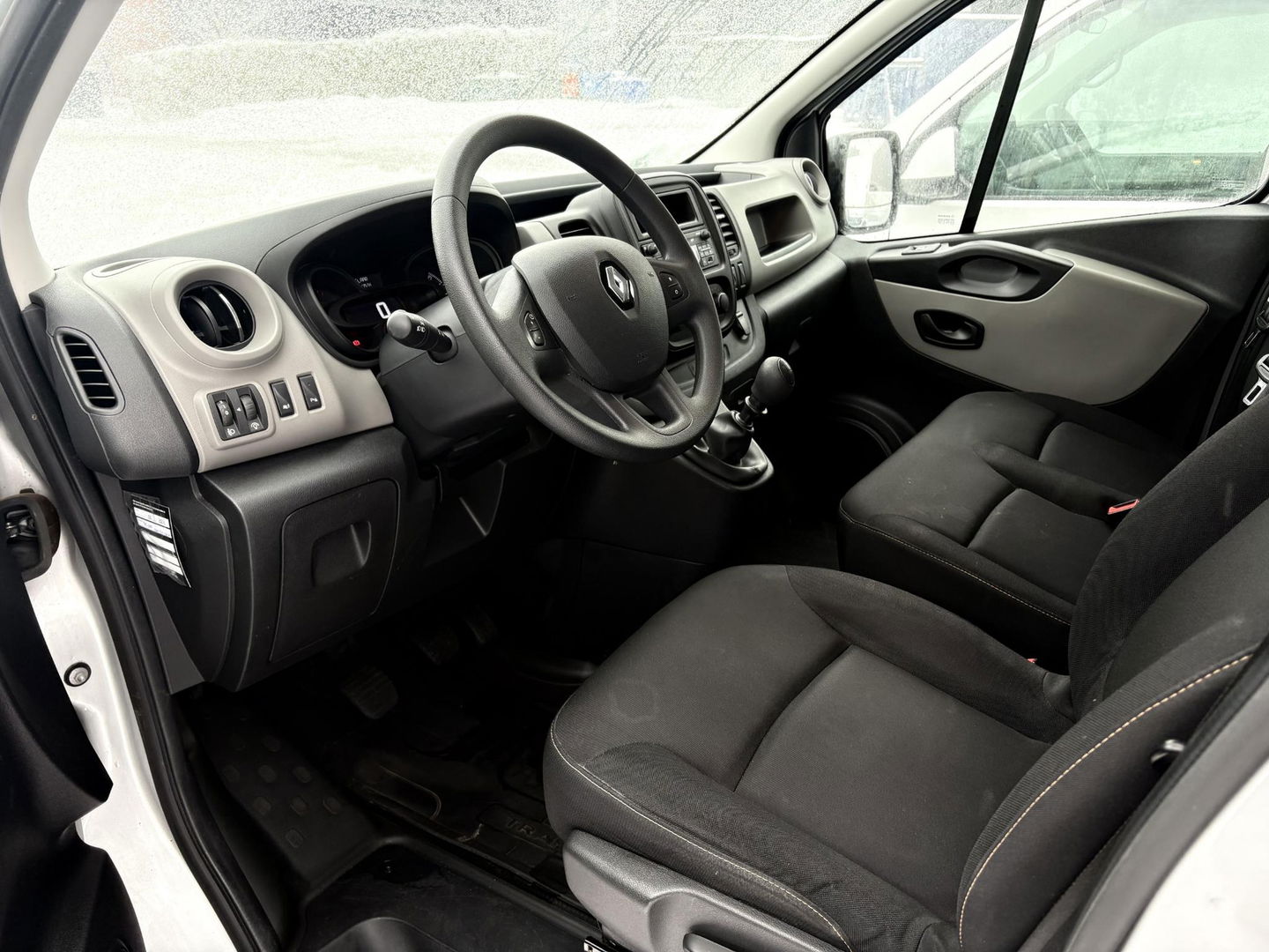 Renault Trafic 1.6 dCi T29 L2H1 DC Comfort | Marge | 6-persoons | Velgen |