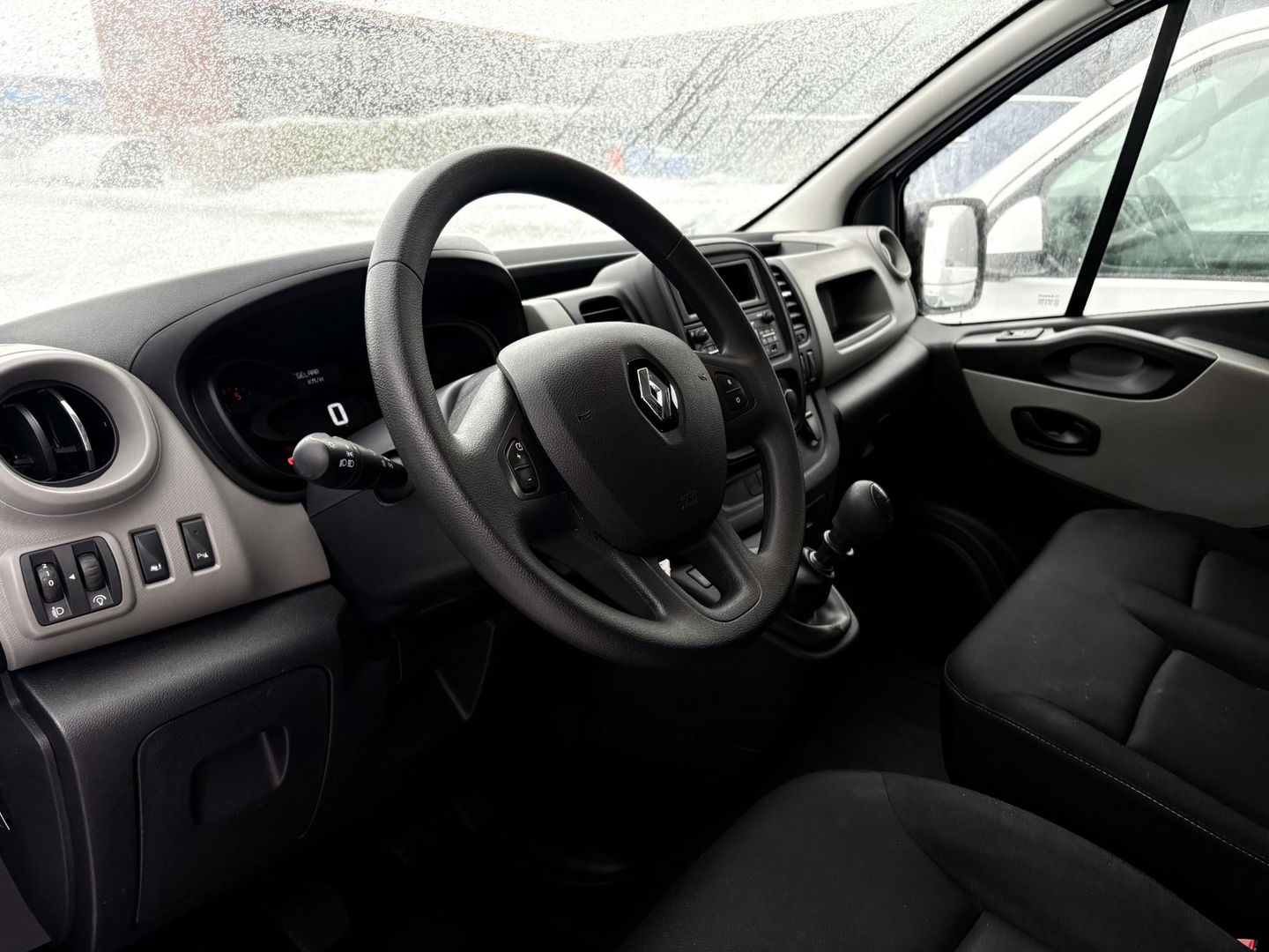 Renault Trafic 1.6 dCi T29 L2H1 DC Comfort | Marge | 6-persoons | Velgen |