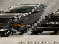 Peugeot 5008 - 1.2 PureTech Allure Sport 7 Persoons (APPLE CARPLAY, GROOT NAVI, 360 CAMERA, LEDER, ADAPTIVE CRUISE, SPORTSTOELEN, ELEK ACHTERKLEP, KEYLESS, GETINT GLAS, SFEERVERLICHTING, NIEUWSTAAT)