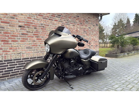 Harley Davidson FLHXS Street Glide Special Street glide  Mat Groen Blackout