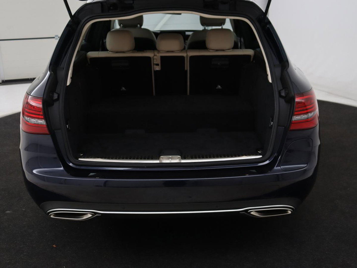 Mercedes-Benz C-Klasse 300e Business Solution Luxury | SOH 95% | Leder | Stoelverwarming | Camera | Digital Cockpit | Park Assist | Navigatie | Full LED | Cruise control | Bluetooth | Climate control | PHEV | Plug In