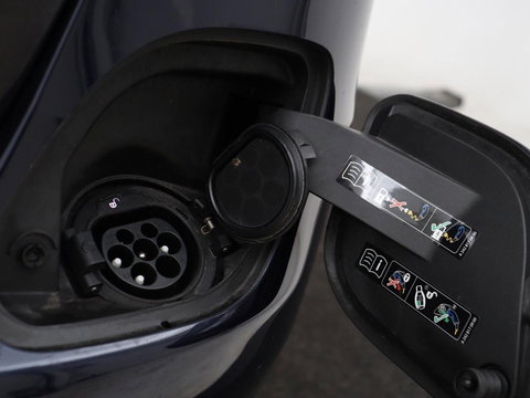 Mercedes-Benz C-Klasse 300e Business Solution Luxury | SOH 95% | Leder | Stoelverwarming | Camera | Digital Cockpit | Park Assist | Navigatie | Full LED | Cruise control | Bluetooth | Climate control | PHEV | Plug In