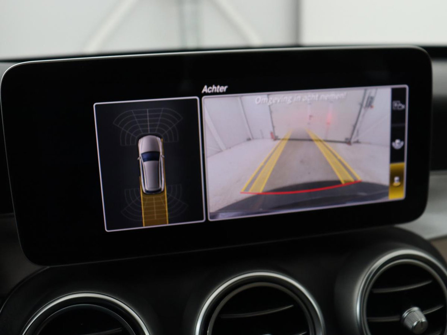 Mercedes-Benz C-Klasse 300e Business Solution Luxury | SOH 95% | Leder | Stoelverwarming | Camera | Digital Cockpit | Park Assist | Navigatie | Full LED | Cruise control | Bluetooth | Climate control | PHEV | Plug In