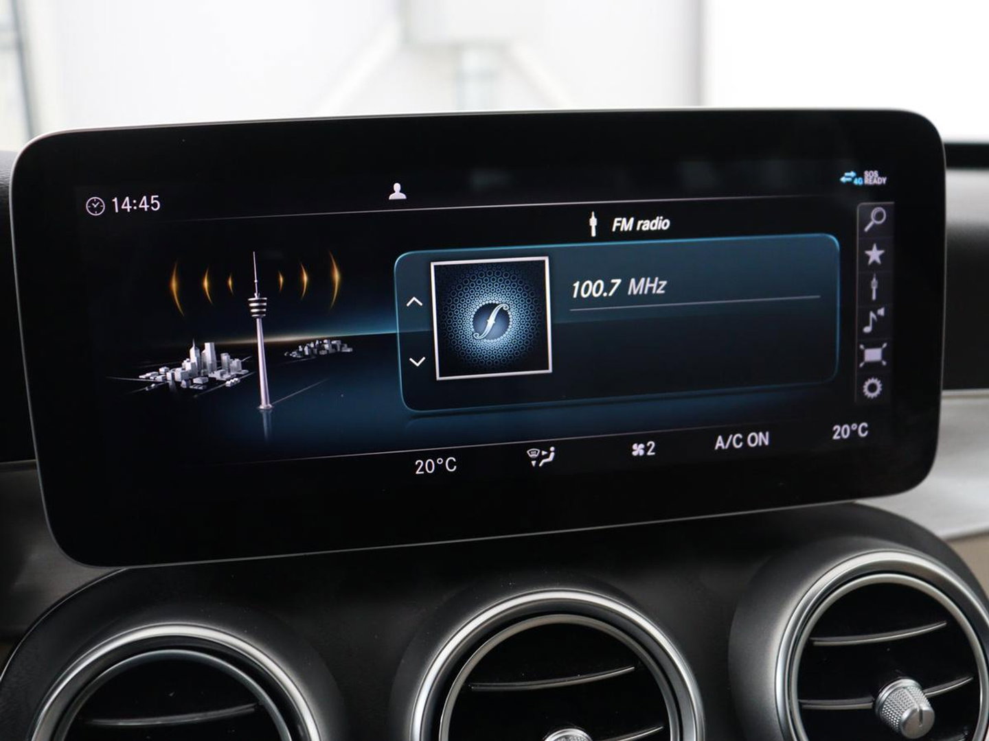 Mercedes-Benz C-Klasse 300e Business Solution Luxury | SOH 95% | Leder | Stoelverwarming | Camera | Digital Cockpit | Park Assist | Navigatie | Full LED | Cruise control | Bluetooth | Climate control | PHEV | Plug In