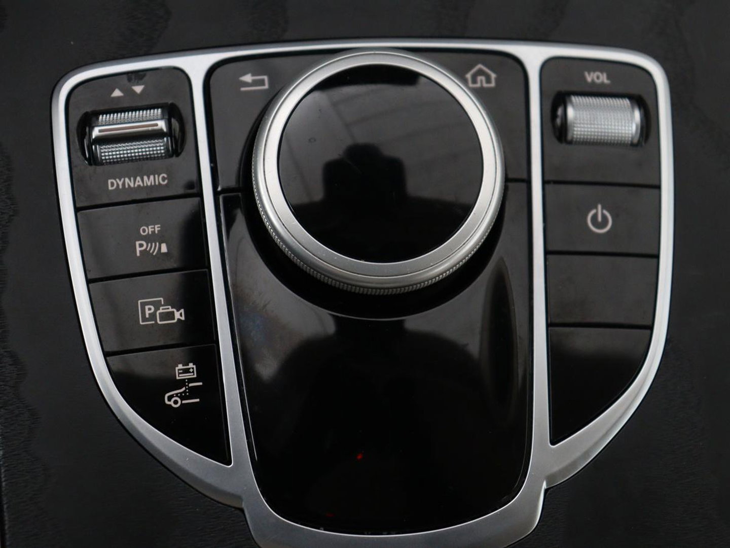 Mercedes-Benz C-Klasse 300e Business Solution Luxury | SOH 95% | Leder | Stoelverwarming | Camera | Digital Cockpit | Park Assist | Navigatie | Full LED | Cruise control | Bluetooth | Climate control | PHEV | Plug In