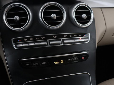 Mercedes-Benz C-Klasse 300e Business Solution Luxury | SOH 95% | Leder | Stoelverwarming | Camera | Digital Cockpit | Park Assist | Navigatie | Full LED | Cruise control | Bluetooth | Climate control | PHEV | Plug In