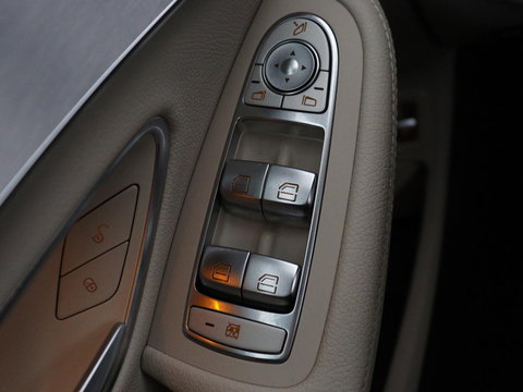 Mercedes-Benz C-Klasse 300e Business Solution Luxury | SOH 95% | Leder | Stoelverwarming | Camera | Digital Cockpit | Park Assist | Navigatie | Full LED | Cruise control | Bluetooth | Climate control | PHEV | Plug In