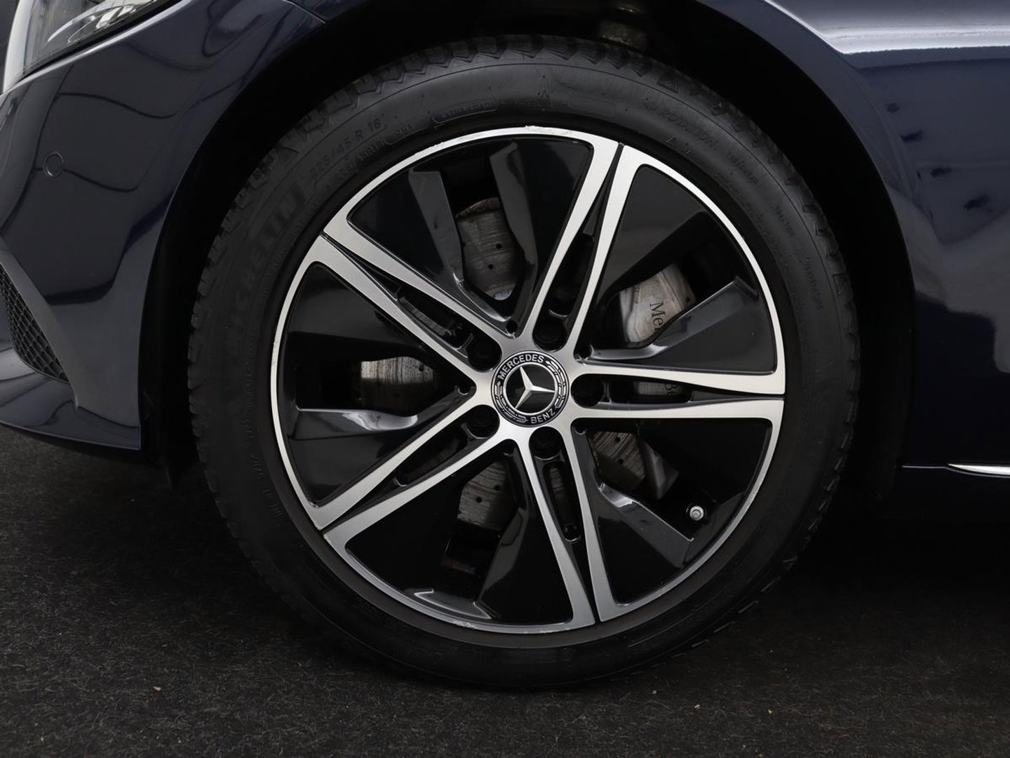 Mercedes-Benz C-Klasse 300e Business Solution Luxury | SOH 95% | Leder | Stoelverwarming | Camera | Digital Cockpit | Park Assist | Navigatie | Full LED | Cruise control | Bluetooth | Climate control | PHEV | Plug In