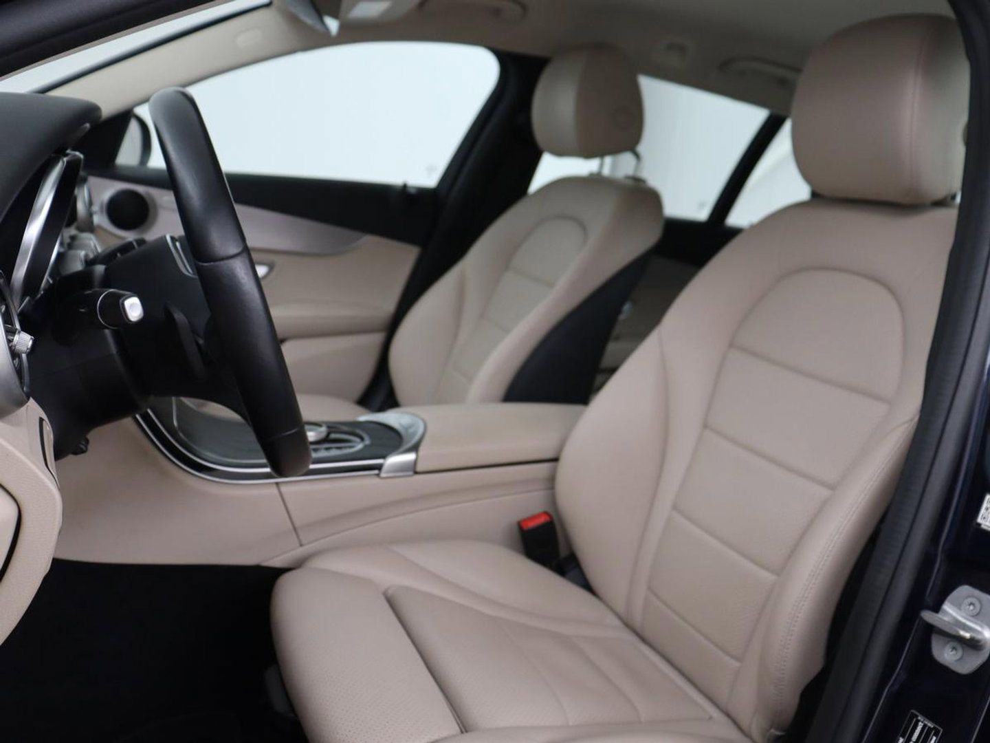 Mercedes-Benz C-Klasse 300e Business Solution Luxury | SOH 95% | Leder | Stoelverwarming | Camera | Digital Cockpit | Park Assist | Navigatie | Full LED | Cruise control | Bluetooth | Climate control | PHEV | Plug In