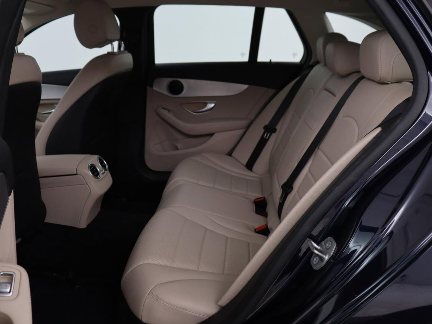 Mercedes-Benz C-Klasse 300e Business Solution Luxury | SOH 95% | Leder | Stoelverwarming | Camera | Digital Cockpit | Park Assist | Navigatie | Full LED | Cruise control | Bluetooth | Climate control | PHEV | Plug In