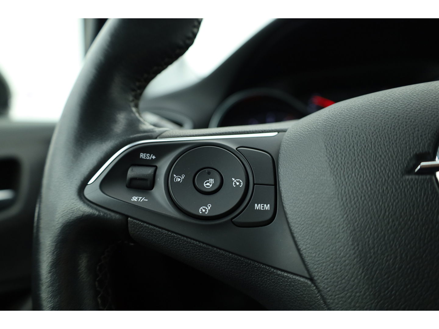 Opel Crossland 1.2 Turbo Level 4 | Winter Pack | Parkeer Pack | CarPlay | LED | 17” | All seasons | Cruise Ctrl