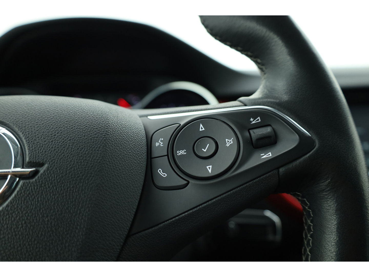 Opel Crossland 1.2 Turbo Level 4 | Winter Pack | Parkeer Pack | CarPlay | LED | 17” | All seasons | Cruise Ctrl