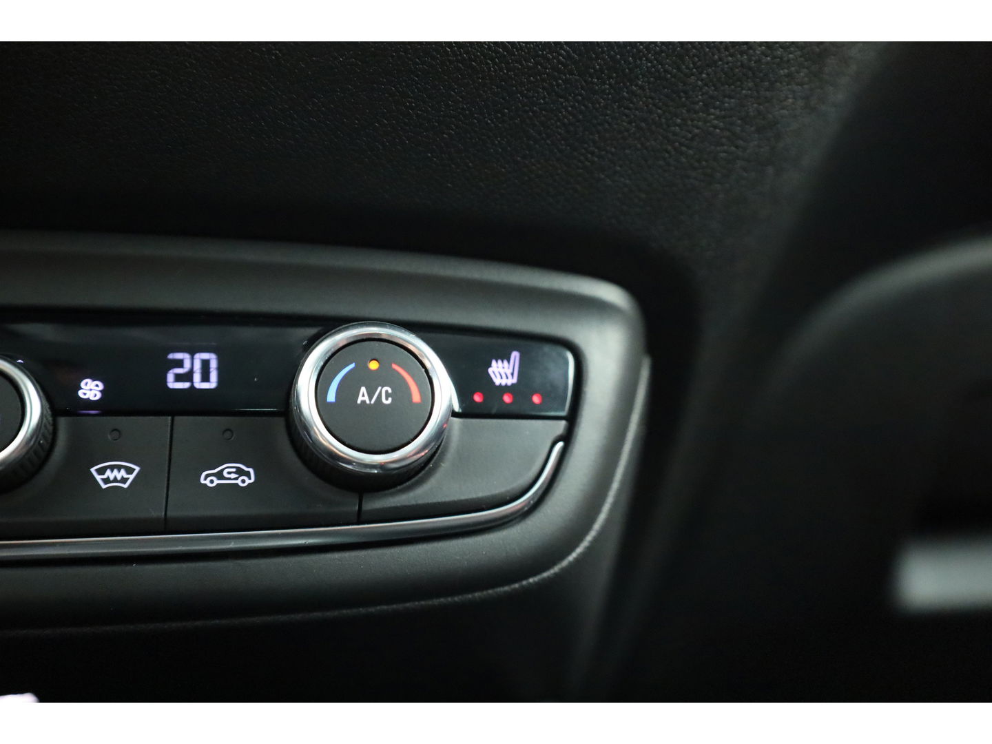 Opel Crossland 1.2 Turbo Level 4 | Winter Pack | Parkeer Pack | CarPlay | LED | 17” | All seasons | Cruise Ctrl