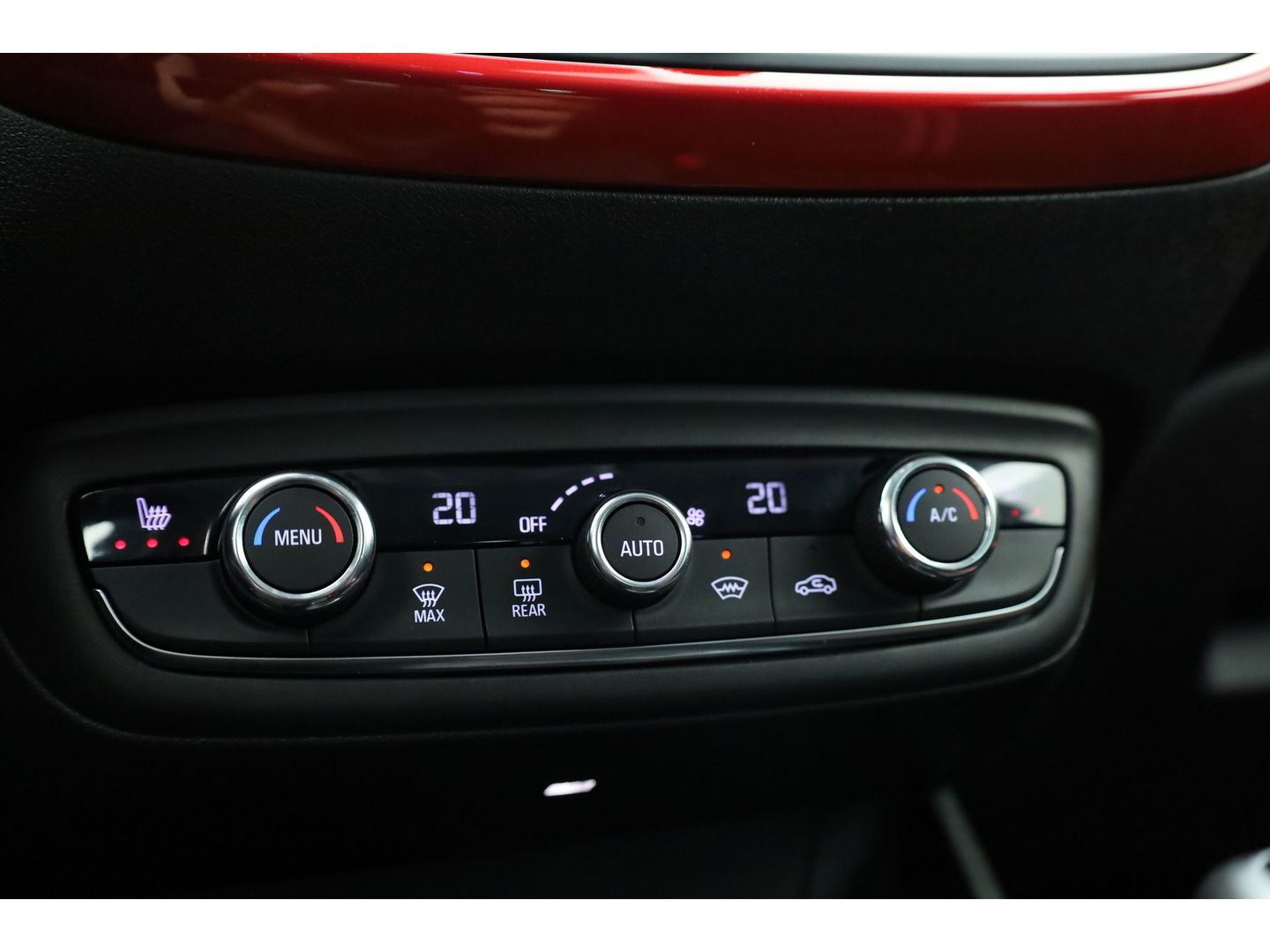 Opel Crossland 1.2 Turbo Level 4 | Winter Pack | Parkeer Pack | CarPlay | LED | 17” | All seasons | Cruise Ctrl