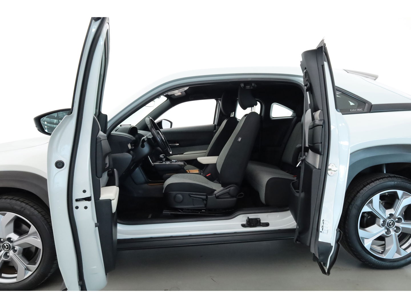 Mazda MX-30 e-SkyActiv 145 36 kWh | Navi | Adapt. Cruise | Camera | PDC | Apple CarPlay | Dodehoekdet. | Afn. Trekhaak