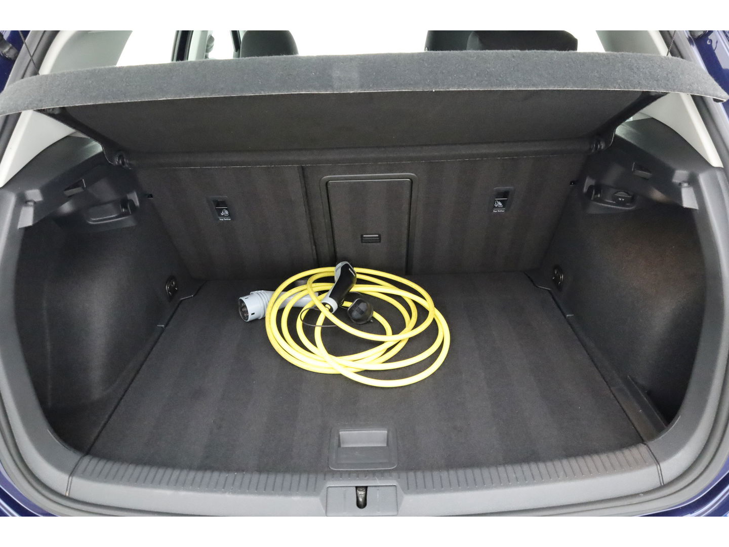 Volkswagen e-Golf | Navi | Apple CarPlay | Adapt. Cruise | PDC | Clima | 18'' | Verwarmde voorruit |