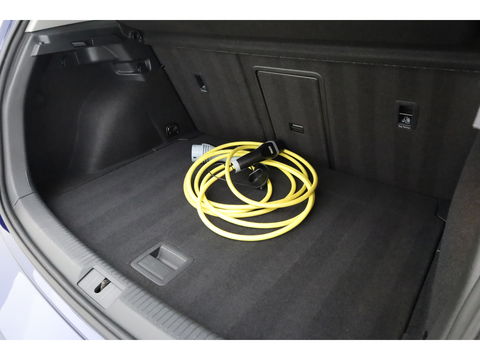 Volkswagen e-Golf | Navi | Apple CarPlay | Adapt. Cruise | PDC | Clima | 18'' | Verwarmde voorruit |
