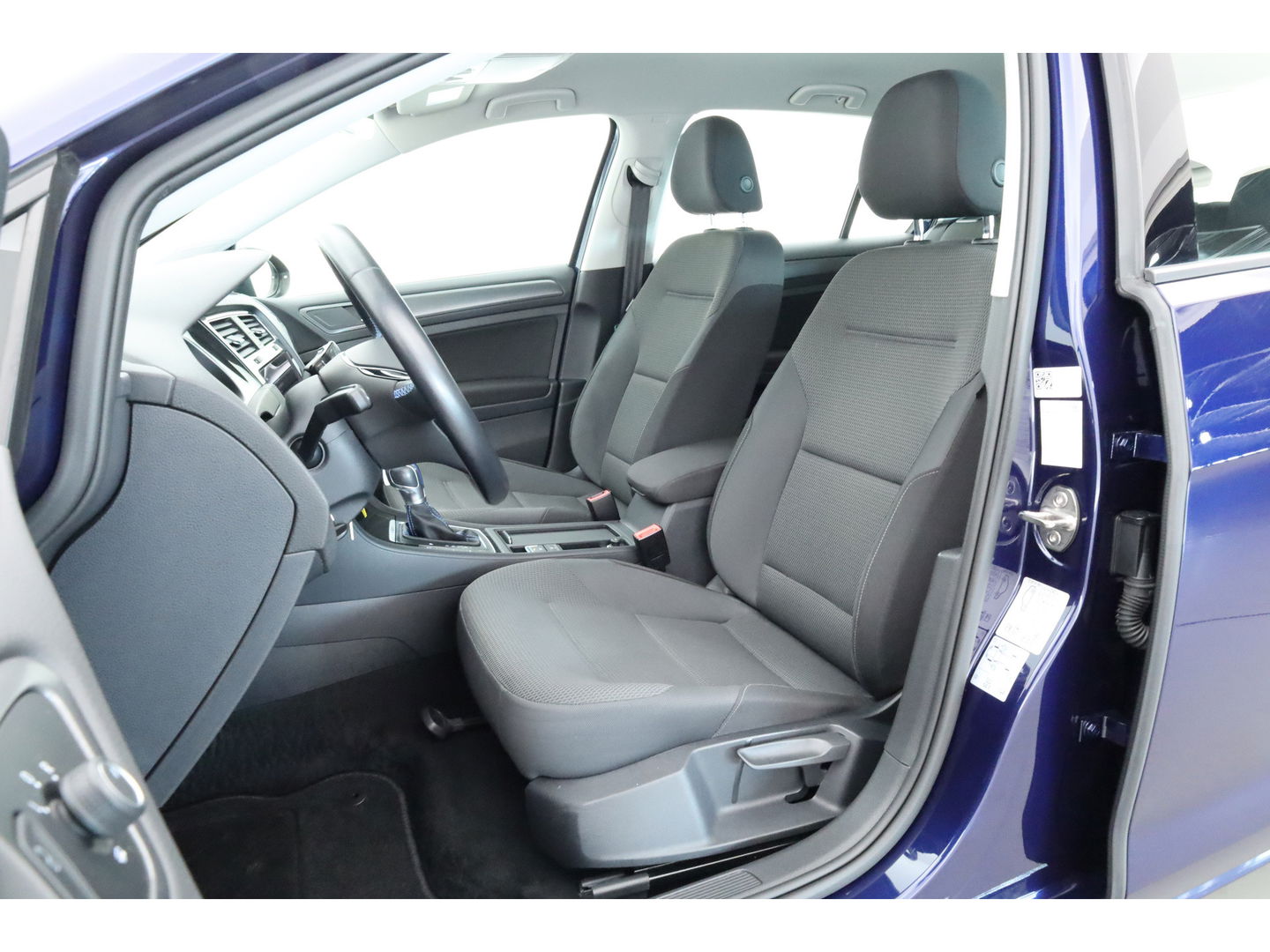 Volkswagen e-Golf | Navi | Apple CarPlay | Adapt. Cruise | PDC | Clima | 18'' | Verwarmde voorruit |