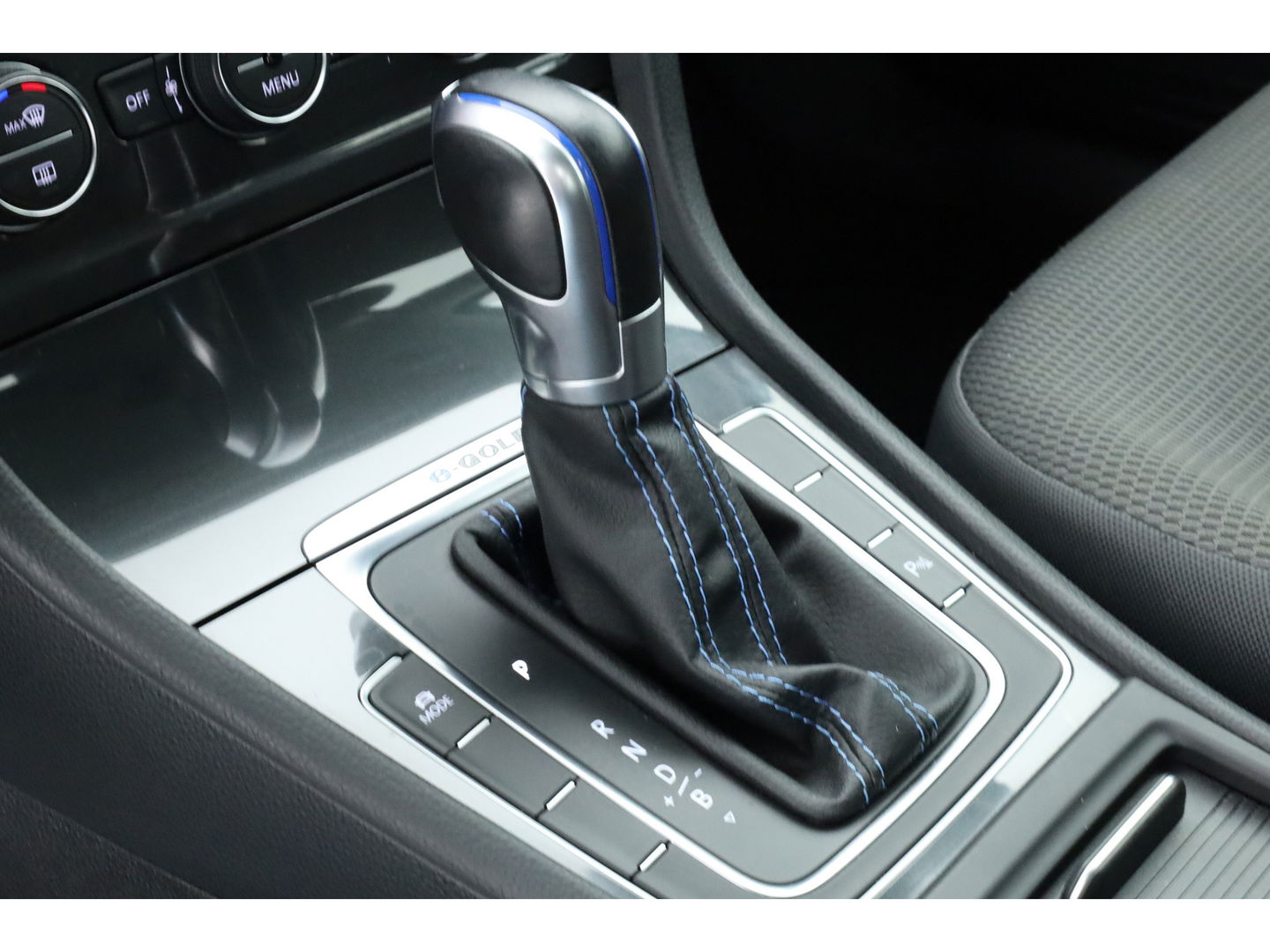 Volkswagen e-Golf | Navi | Apple CarPlay | Adapt. Cruise | PDC | Clima | 18'' | Verwarmde voorruit |