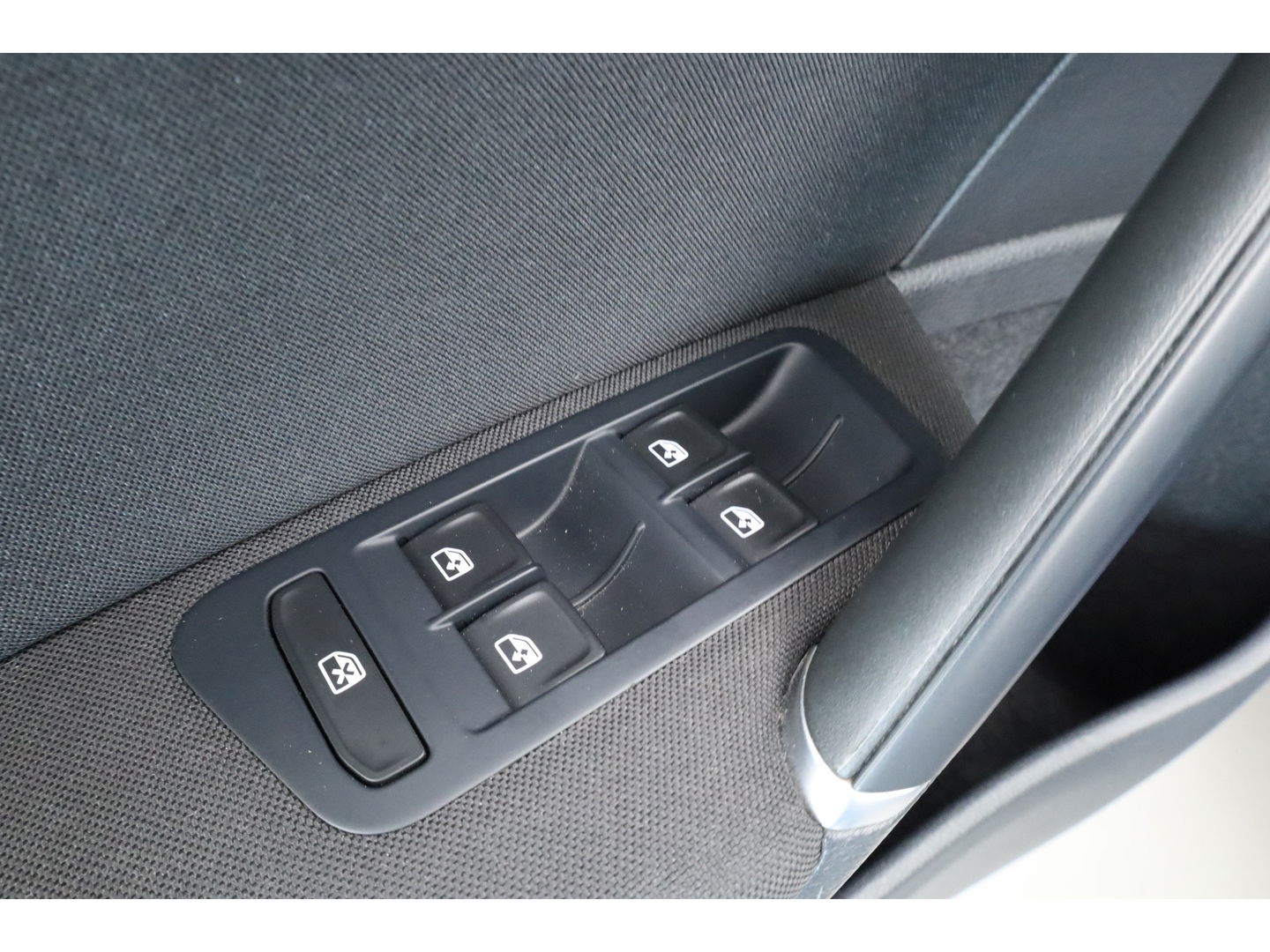 Volkswagen e-Golf | Navi | Apple CarPlay | Adapt. Cruise | PDC | Clima | 18'' | Verwarmde voorruit |