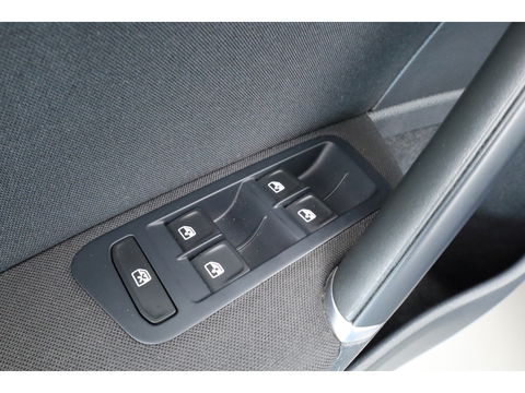 Volkswagen e-Golf | Navi | Apple CarPlay | Adapt. Cruise | PDC | Clima | 18'' | Verwarmde voorruit |