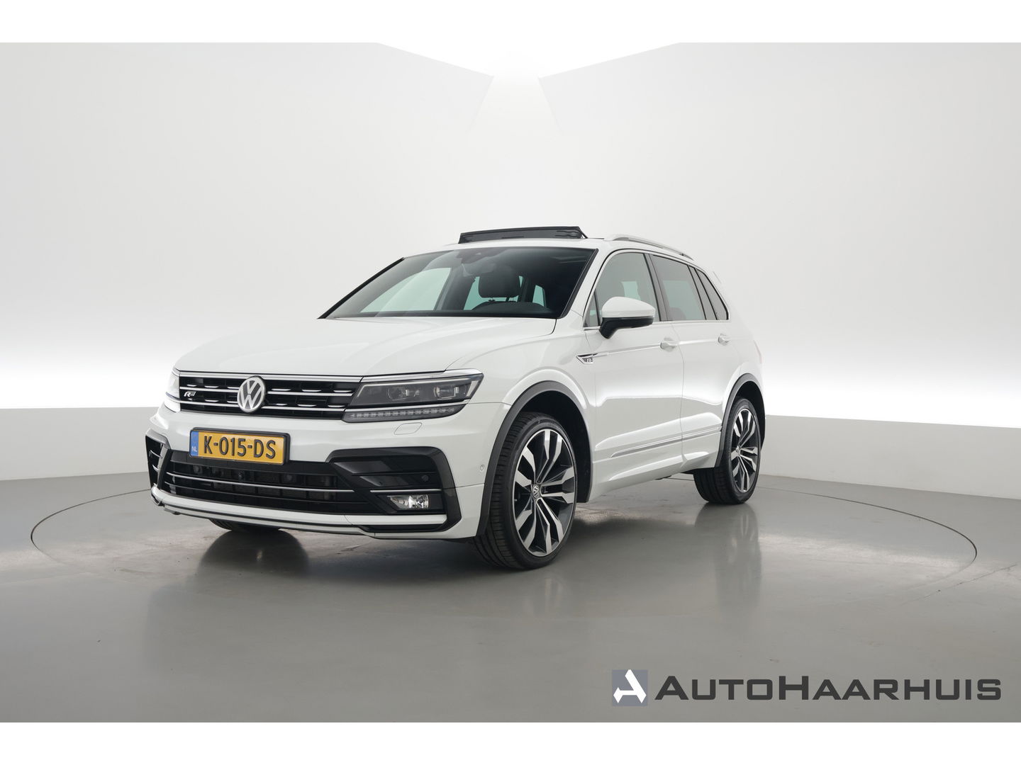 Volkswagen Tiguan 2.0 TSI 4Motion R-Line DSG 220pk! | Pano | 360cam | Elek. Trekhaak | Adapt. Cruise | Stoelverw. | 20'' | Digi. Dashboard