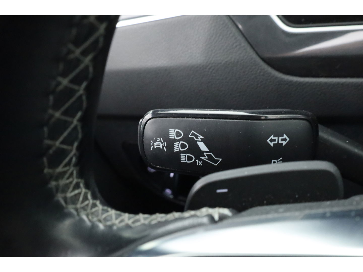 Volkswagen Tiguan 2.0 TSI 4Motion R-Line DSG 220pk! | Pano | 360cam | Elek. Trekhaak | Adapt. Cruise | Stoelverw. | 20'' | Digi. Dashboard