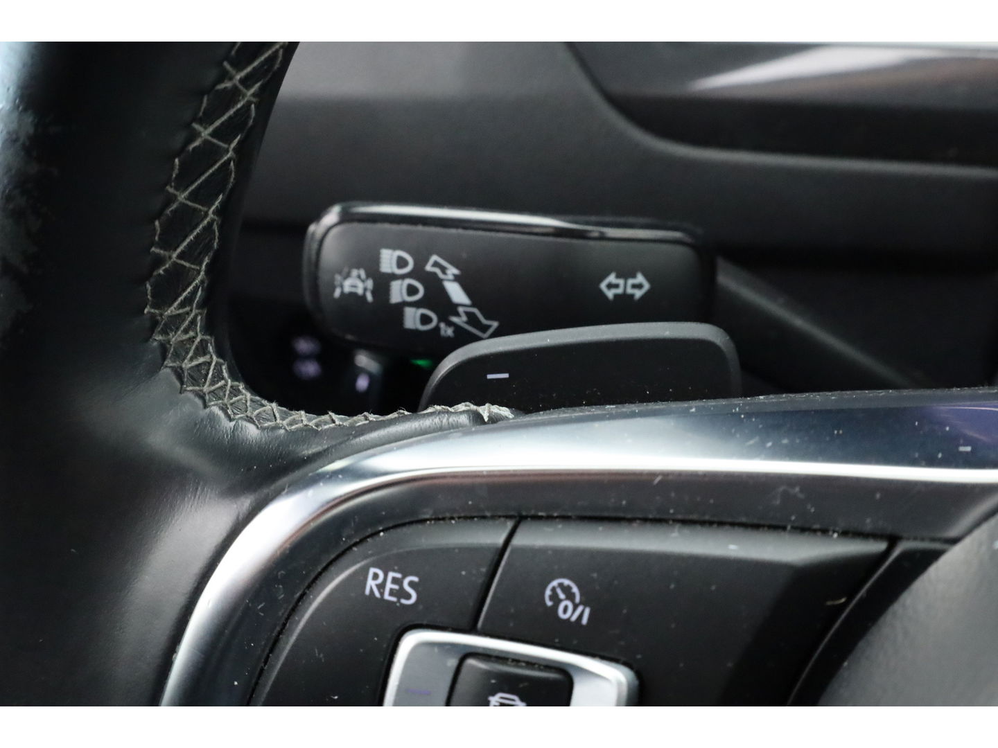 Volkswagen Tiguan 2.0 TSI 4Motion R-Line DSG 220pk! | Pano | 360cam | Elek. Trekhaak | Adapt. Cruise | Stoelverw. | 20'' | Digi. Dashboard