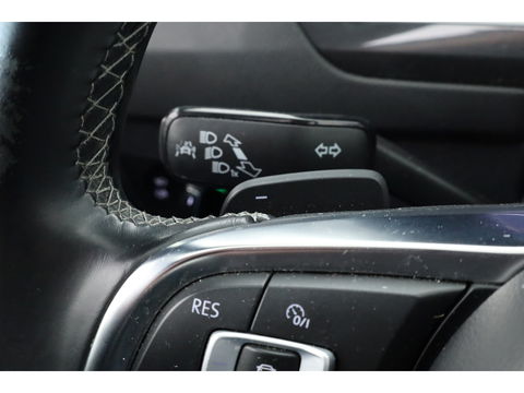 Volkswagen Tiguan 2.0 TSI 4Motion R-Line DSG 220pk! | Pano | 360cam | Elek. Trekhaak | Adapt. Cruise | Stoelverw. | 20'' | Digi. Dashboard