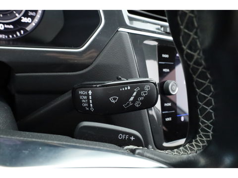 Volkswagen Tiguan 2.0 TSI 4Motion R-Line DSG 220pk! | Pano | 360cam | Elek. Trekhaak | Adapt. Cruise | Stoelverw. | 20'' | Digi. Dashboard