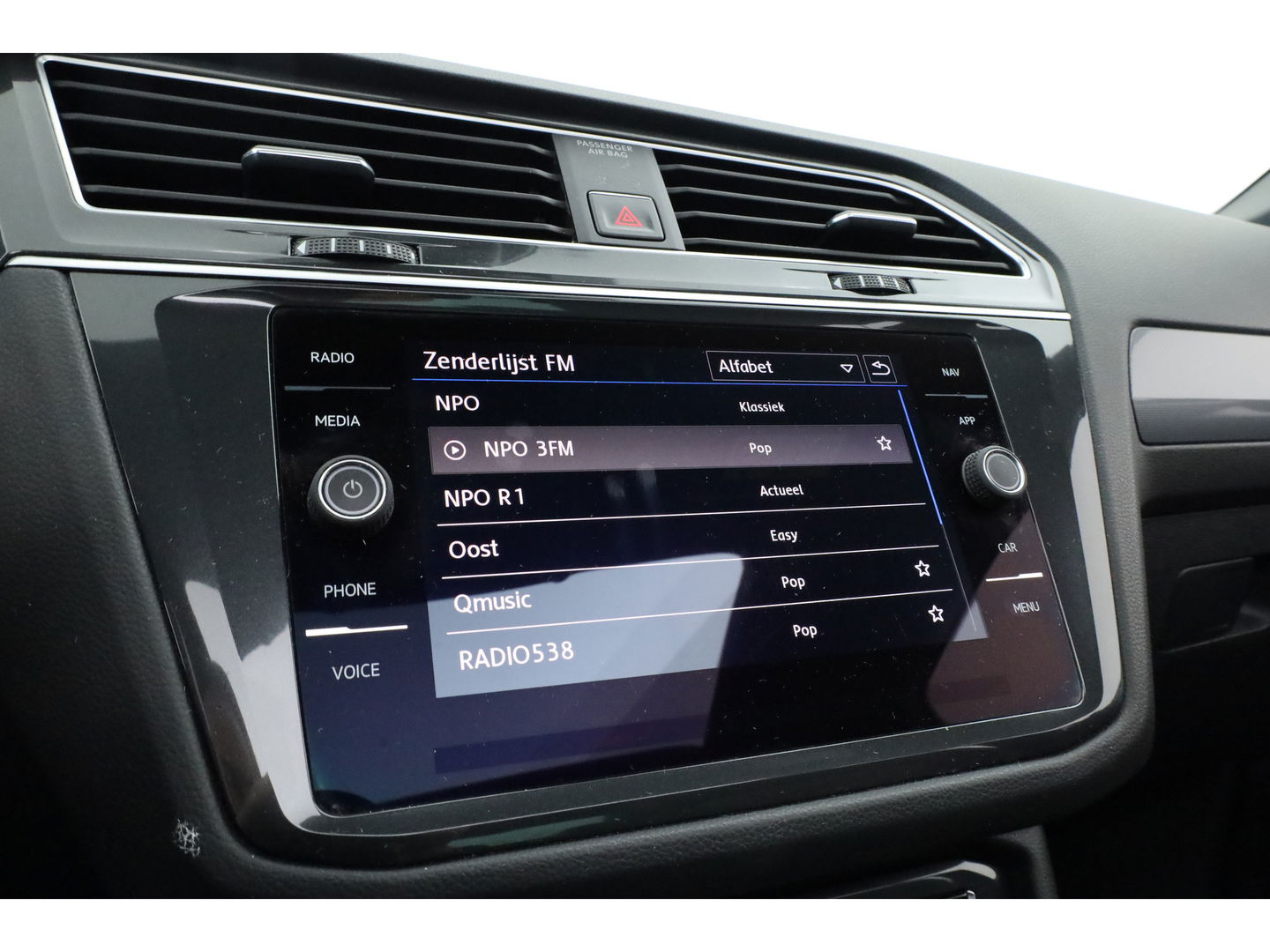 Volkswagen Tiguan 2.0 TSI 4Motion R-Line DSG 220pk! | Pano | 360cam | Elek. Trekhaak | Adapt. Cruise | Stoelverw. | 20'' | Digi. Dashboard