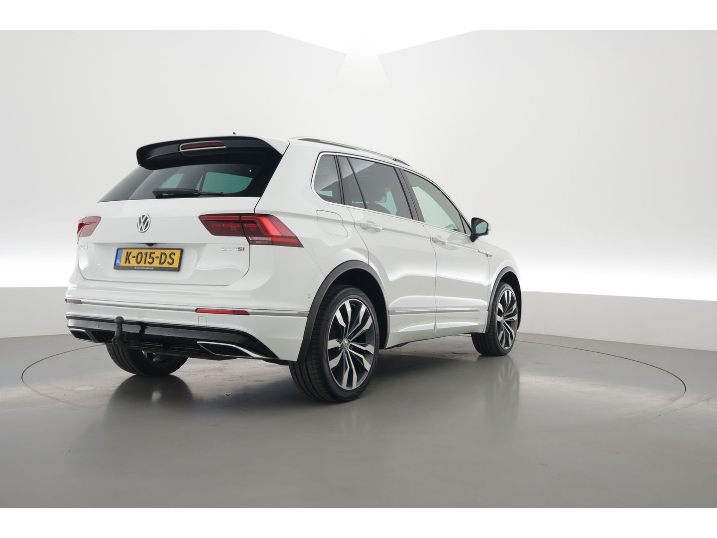 Volkswagen Tiguan 2.0 TSI 4Motion R-Line DSG 220pk! | Pano | 360cam | Elek. Trekhaak | Adapt. Cruise | Stoelverw. | 20'' | Digi. Dashboard