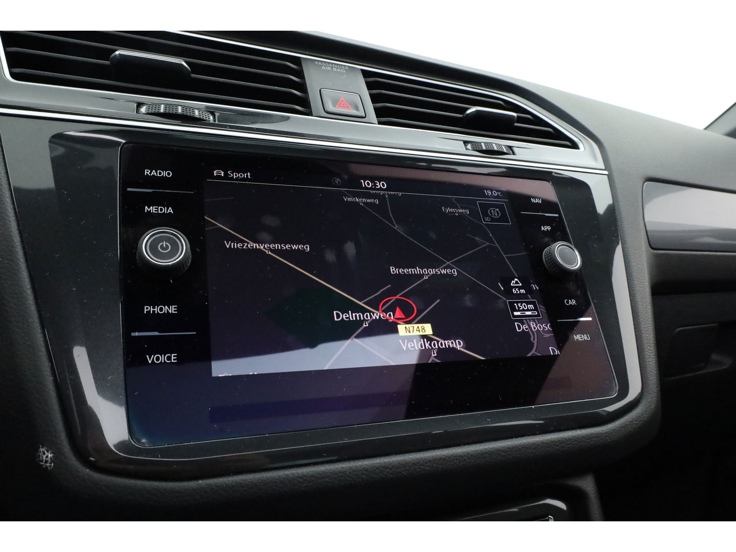 Volkswagen Tiguan 2.0 TSI 4Motion R-Line DSG 220pk! | Pano | 360cam | Elek. Trekhaak | Adapt. Cruise | Stoelverw. | 20'' | Digi. Dashboard