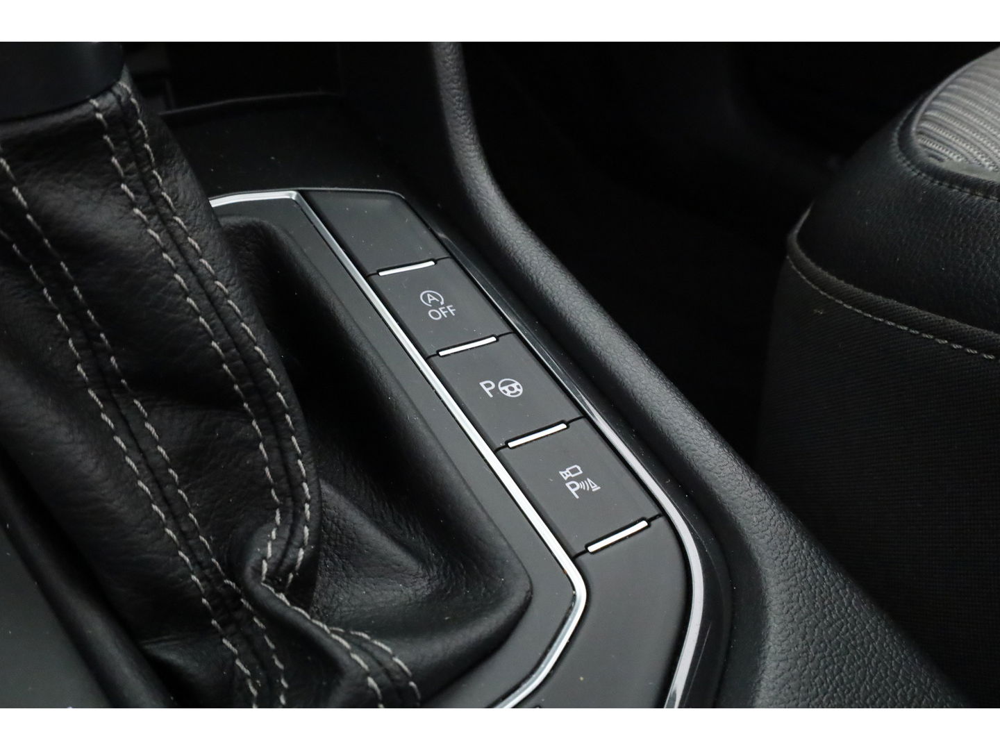 Volkswagen Tiguan 2.0 TSI 4Motion R-Line DSG 220pk! | Pano | 360cam | Elek. Trekhaak | Adapt. Cruise | Stoelverw. | 20'' | Digi. Dashboard